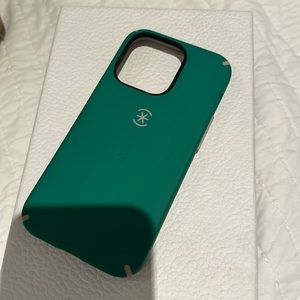 iPhone 14 Pro - grey & green speck case